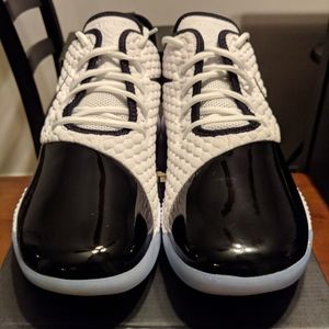 Nike-Lebron Witness III PRM Men Size 12-NEW